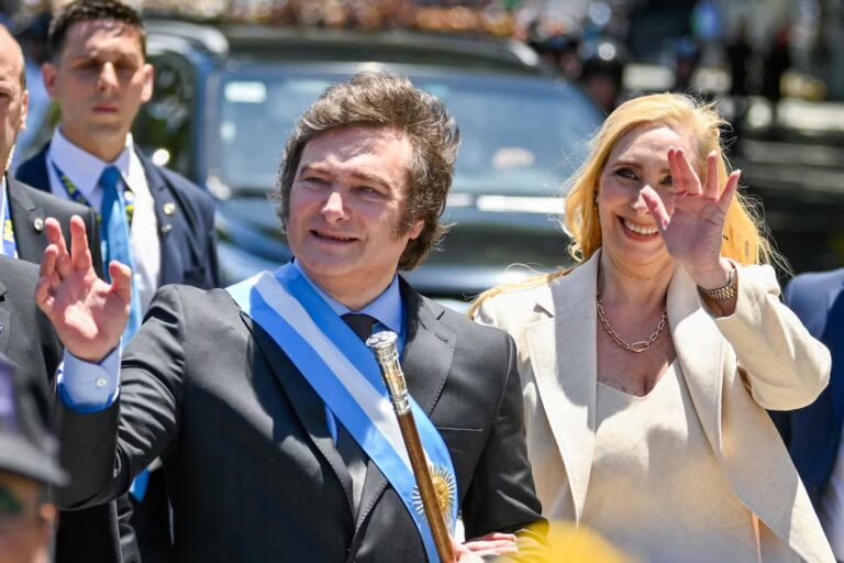 Justiça argentina barra divulgação de áudios de Karina Milei; entidades reagem contra censura prévia