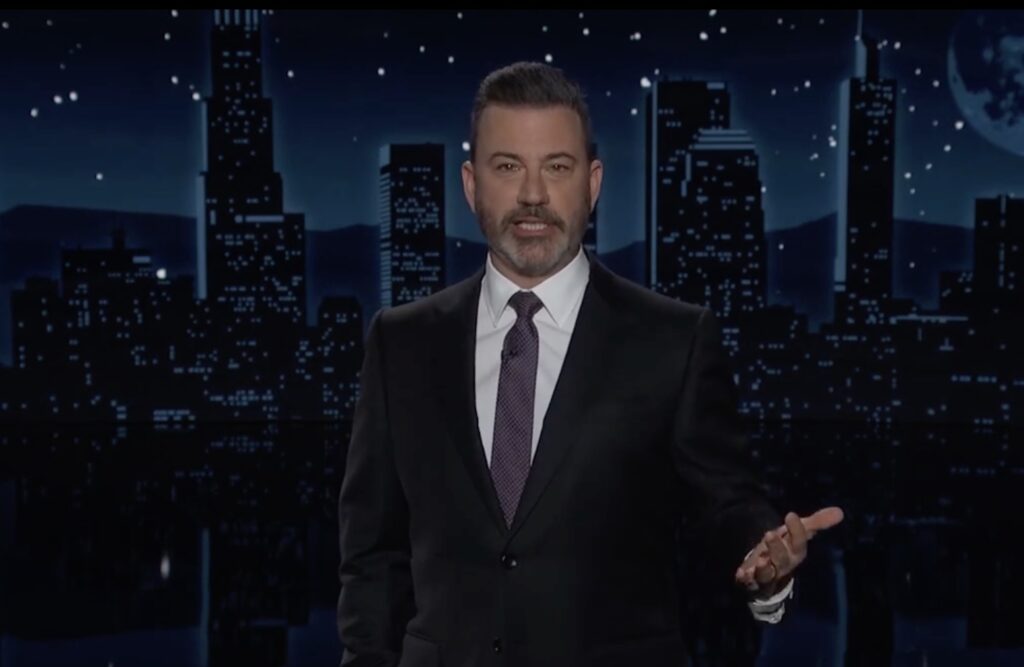 Jimmy Kimmel em seu programa noturno, cancelado após comentários sobre Charlie Kirk