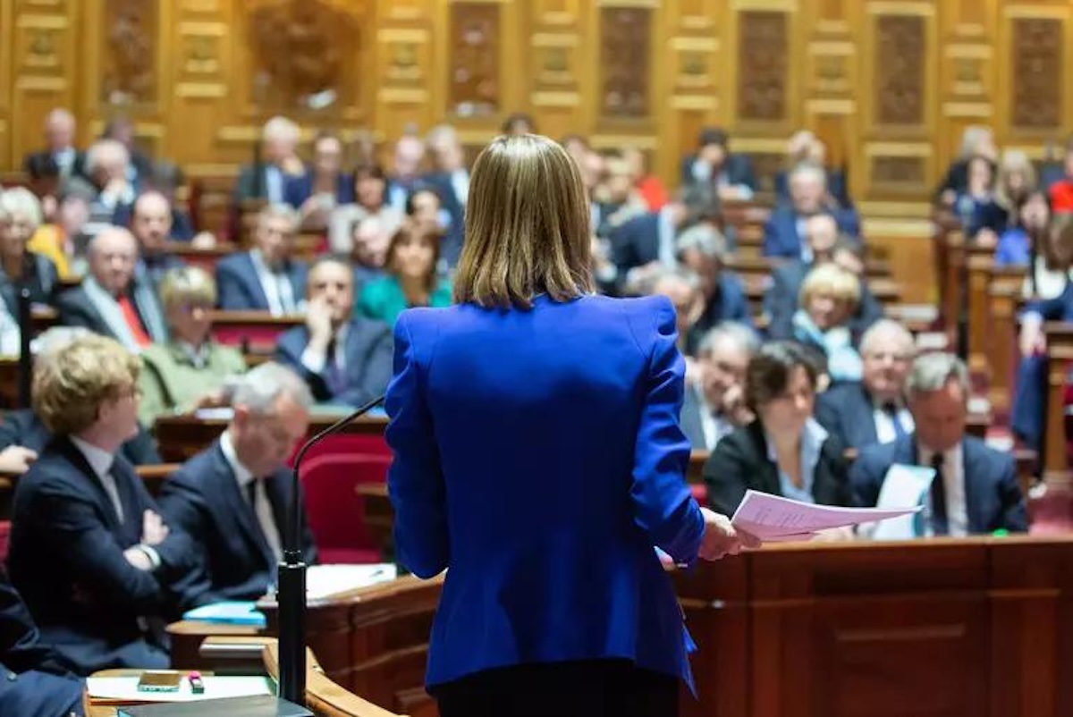 ‘Vá lavar louça’: mulheres na política sofrem mais ataques pessoais e sexuais do que homens, diz pesquisa