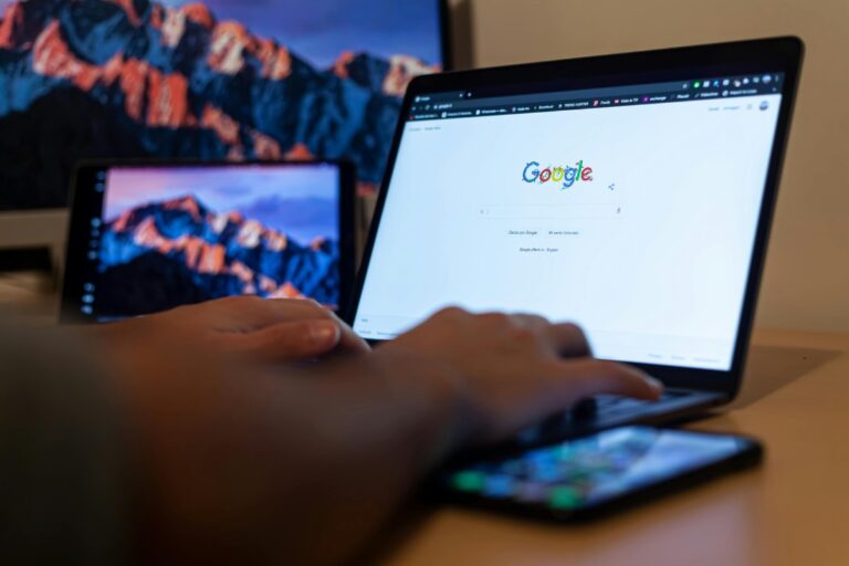 Google tomou hoje mais uma multa na UE: entenda os processos contra a gigante das buscas pelo mundo