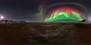 O colorido da aurora boreal capturada na Islândia. A imagem venceu na categoria VR360 do Epson Pano Awards