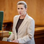 Primeira-ministra da Dinamarca, Mette Frederiksen, em discurso no Parlamento