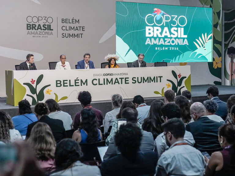 Cobertura da imprensa sobre clima cresce em eventos como a COP30, mas vem caindo ano a ano no mundo, revela estudo