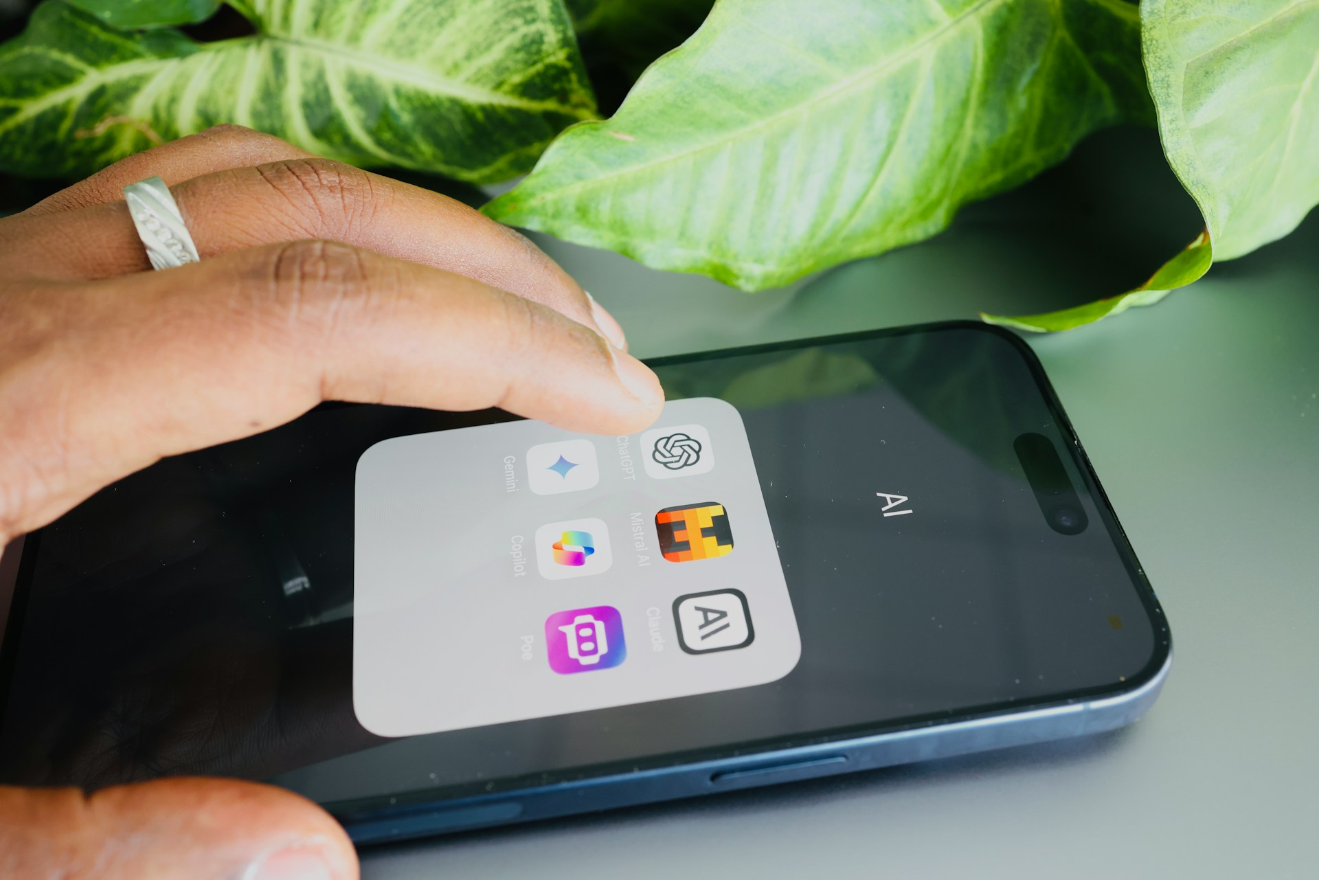 ChatGPT faz 3 anos como a nova porta de entrada para a informação, analisa especialista em IA