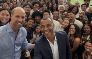 Príncipe William com Cafu e jovens ativistas do clima no Maracanã durante encontro do prêmio Earthshot