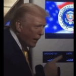 Trump fazendo ataque verbal a jornalista da Bloomberg a bordo do Air Force One