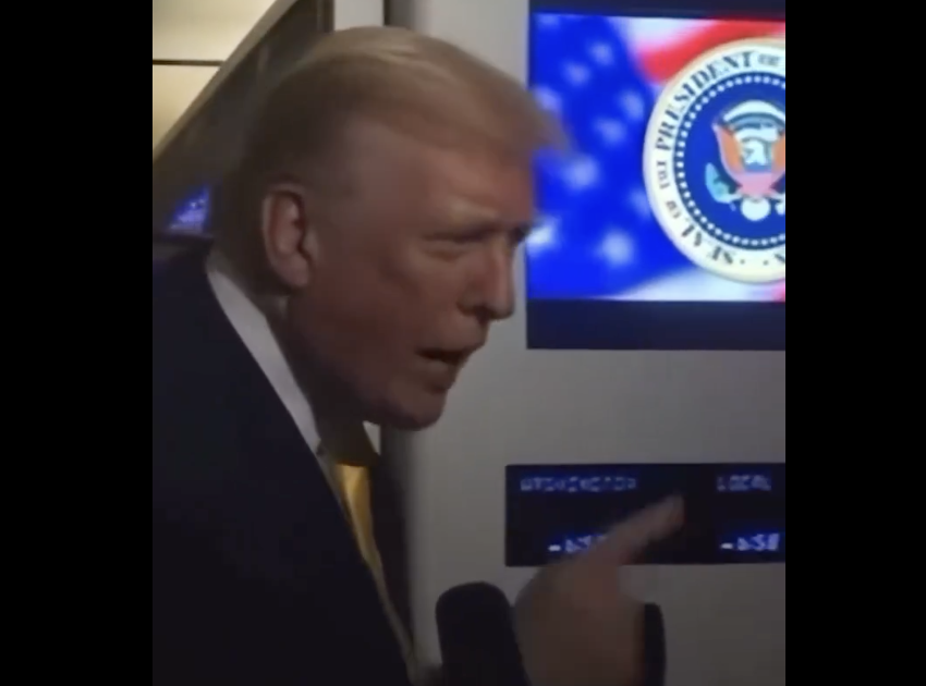 Trump fazendo ataque verbal a jornalista da Bloomberg a bordo do Air Force One