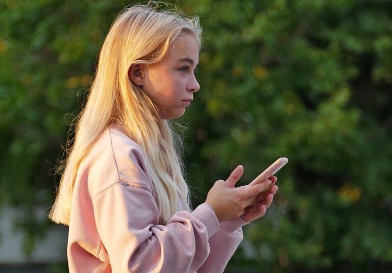 Menores de 16 serão ‘despejados’ das redes sociais na Austrália nesta quarta-feira; veja como vai funcionar