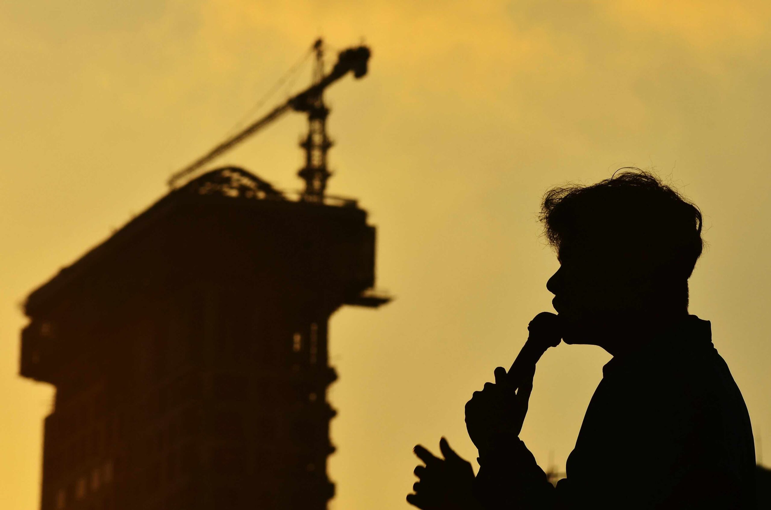 IA e influenciadores desafiarão o jornalismo tradicional em 2026, aponta relatório do Instituto Reuters