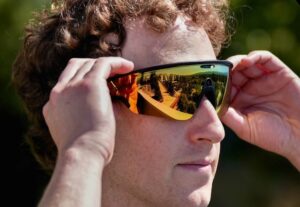 Mark Zuckerberg, CEO da Meta, usando óculos escuros