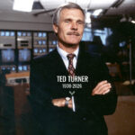 Ted Turner fundador da CNN dentro do estúdio