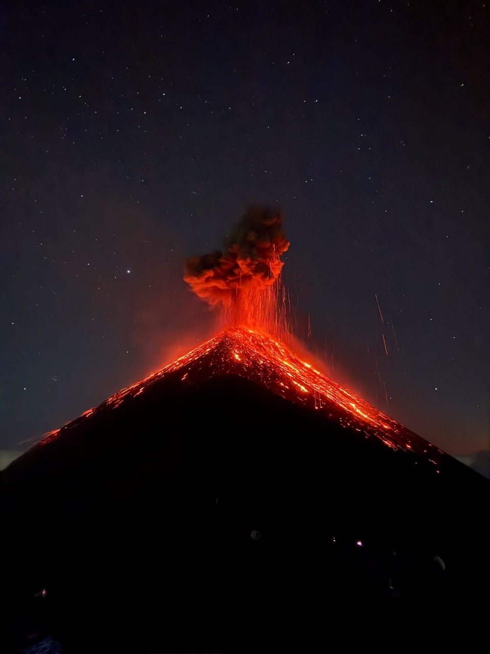 Vulcão em erupção em Yepocapa, Chimaltenango, na Guatemala, foi a fotografia com iPhone do ano