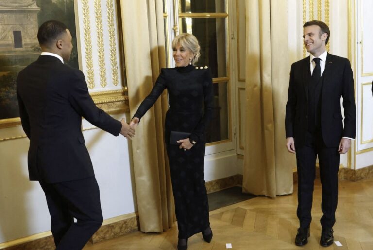 Mbappé vira alvo de campanha de difamação russa em redes sociais mirando Emmanuel Macron