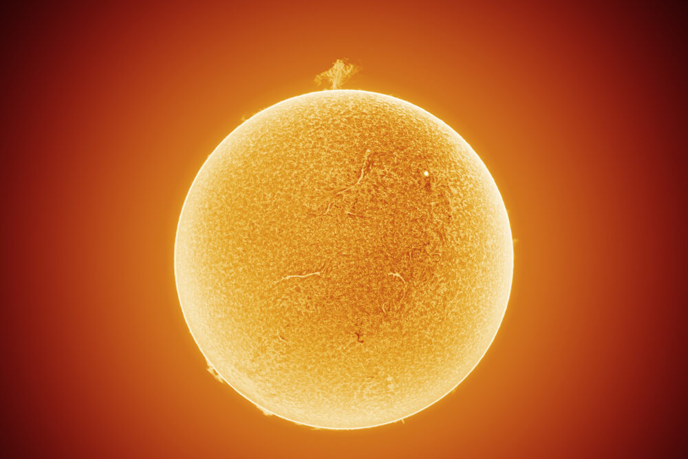 Elevação de foto sobre a superfície do Sol