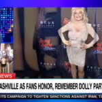 Tela da CNN mostrando foto errada da cantora Dolly Parton